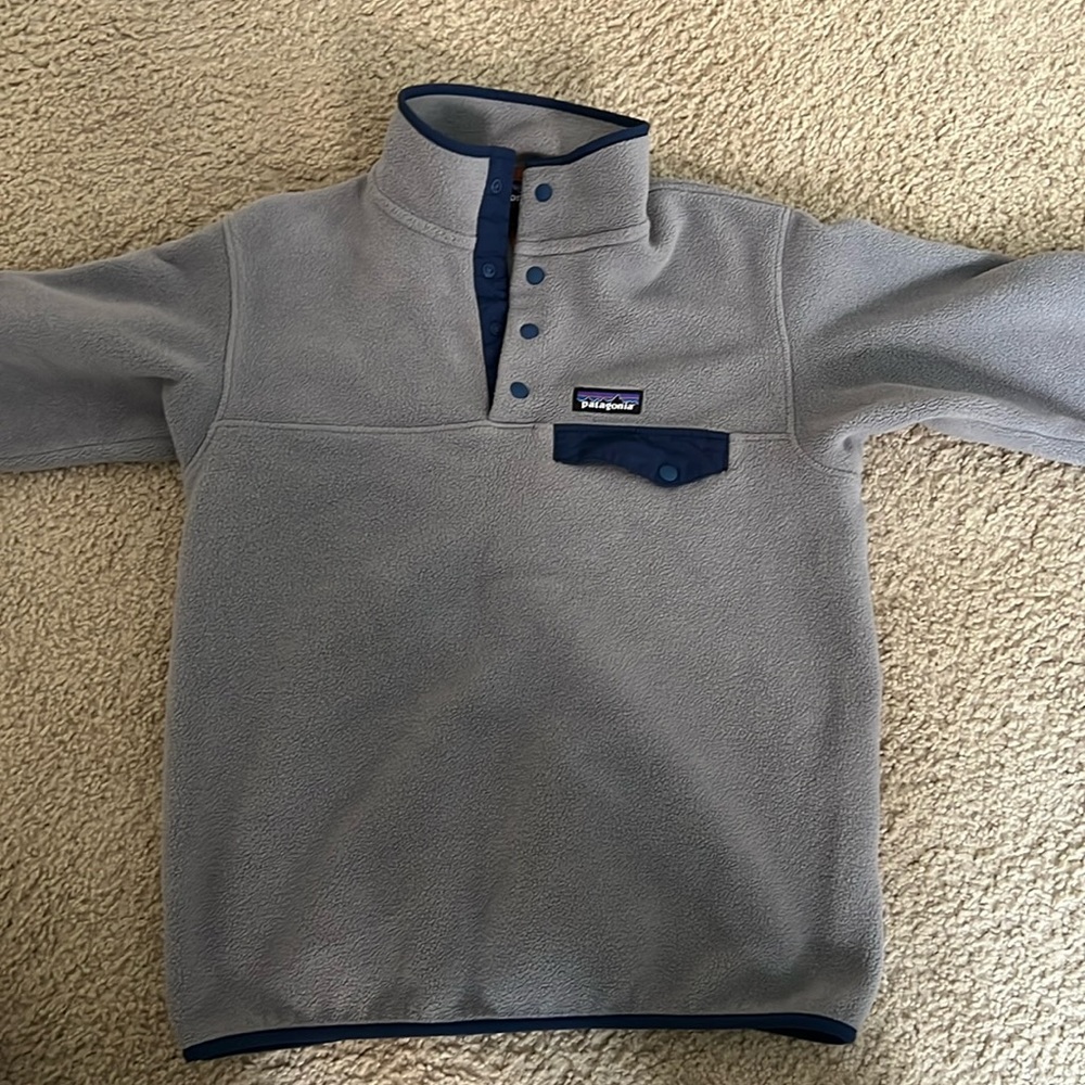 Grey Patagonia 3/4 button up synchilla